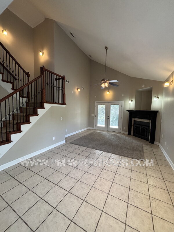 Foto del edificio - 229 Charleston Dr