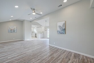 Building Photo - 1914 Lynnview Dr