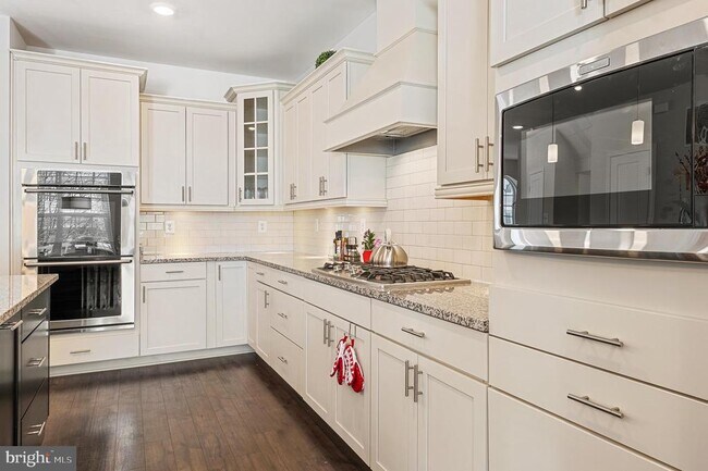 Foto del edificio - 2762 Lady Slipper Rd