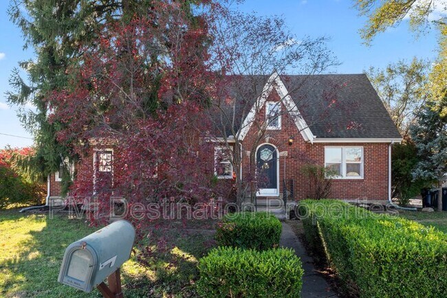 Building Photo - 615 NE 83rd St