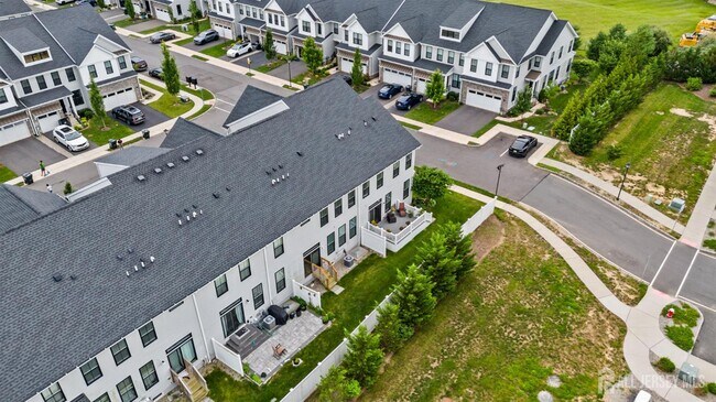 Foto del edificio - 30 Clover Ln