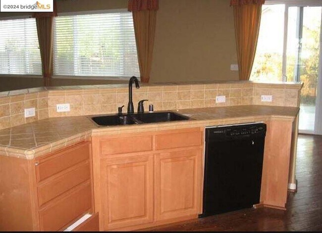 Building Photo - 4324 Cummings Ln
