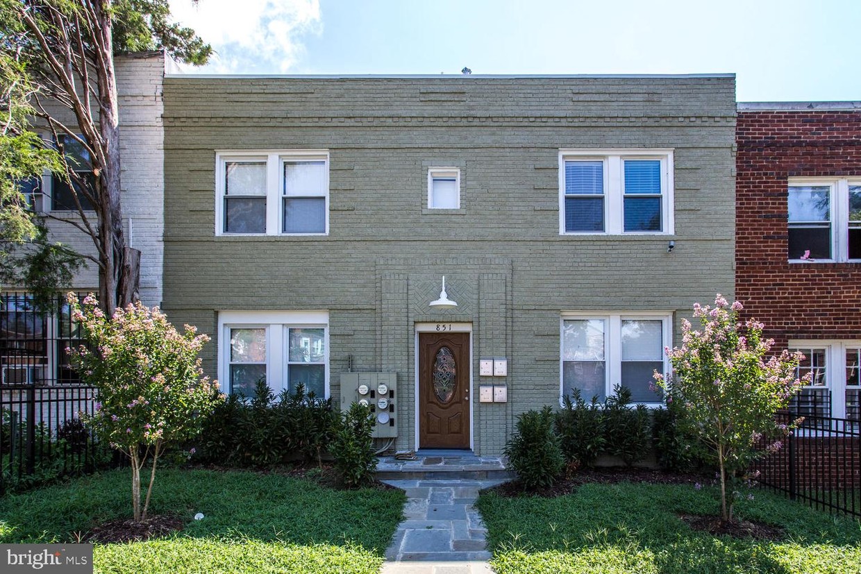 Primary Photo - 851 19th St NE