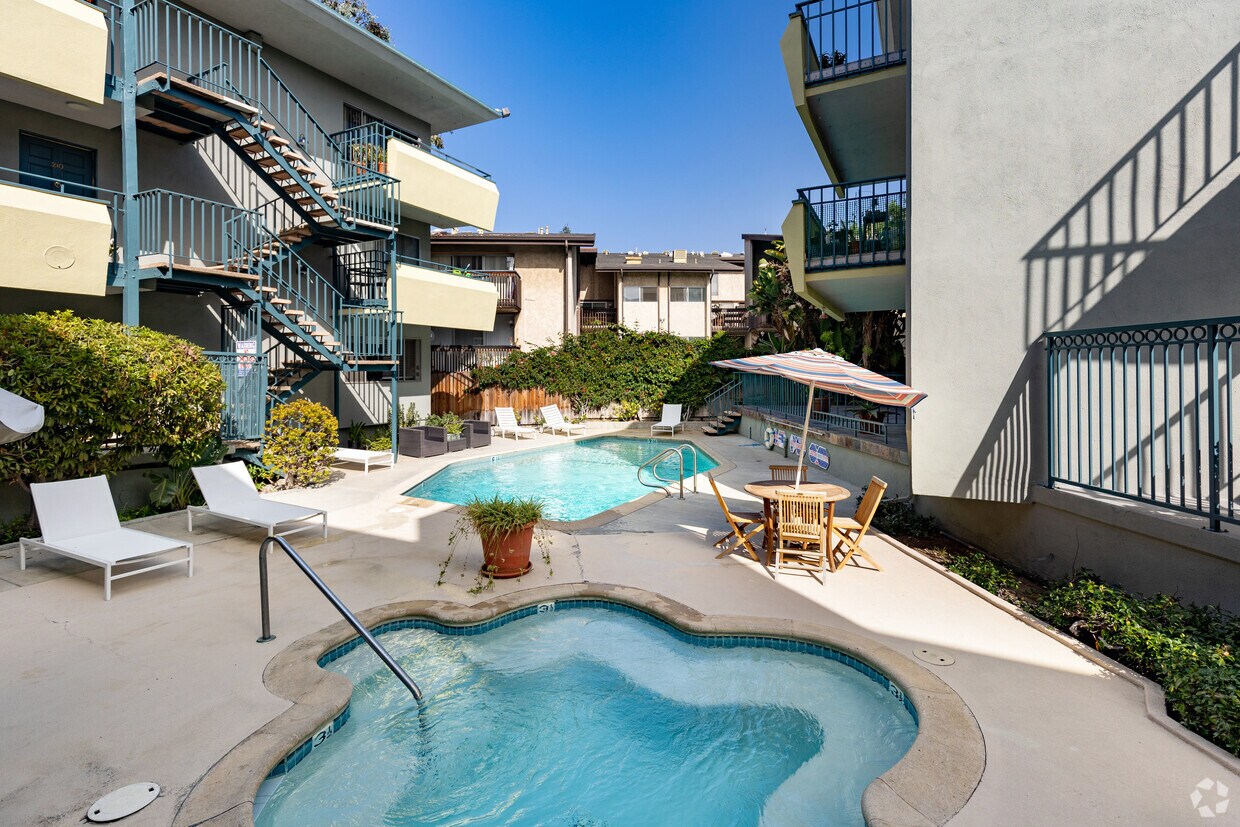 Primary Photo - Fox Hills Apartments