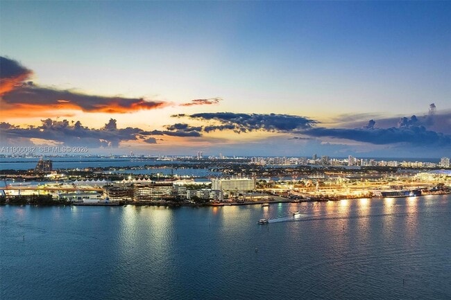 Foto del edificio - 900 Brickell Key Blvd