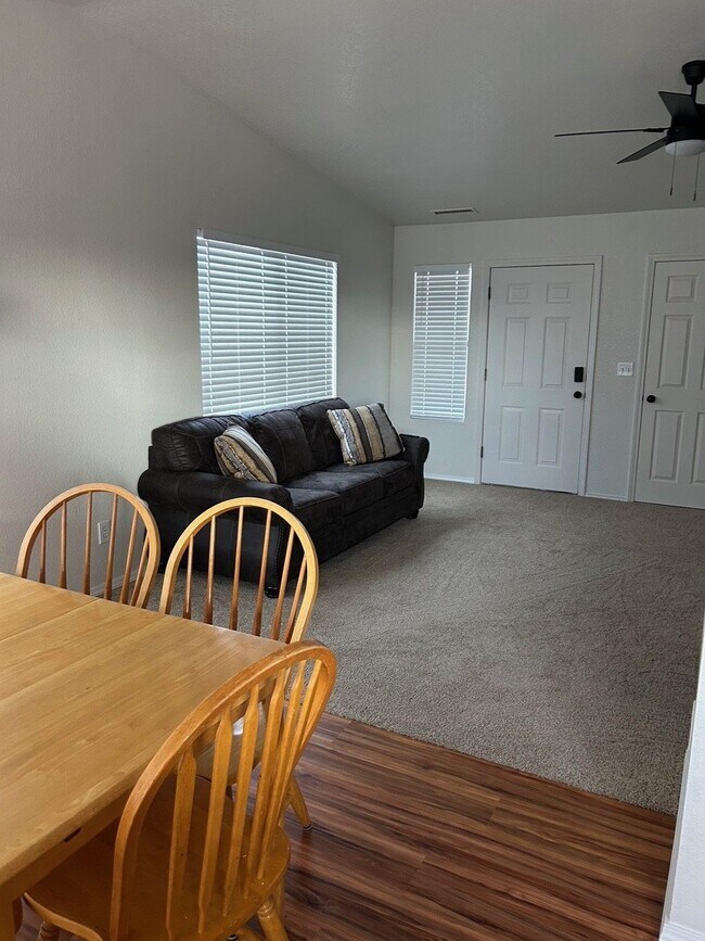 Foto del edificio - 8317 E Leigh Dr