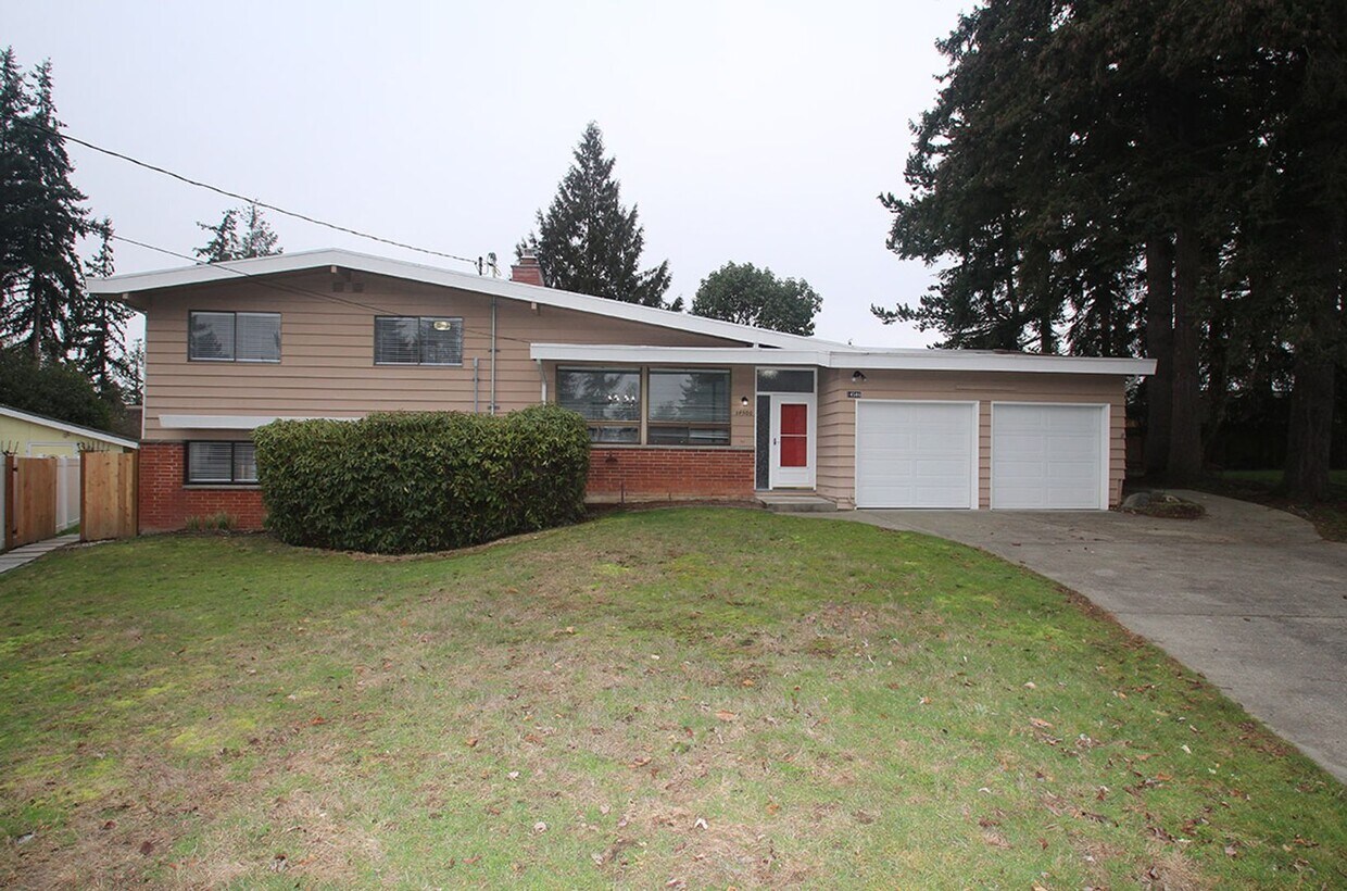 Primary Photo - FULLY RENOVATED 3 BED, 2 BATH BELLEVUE HOM...