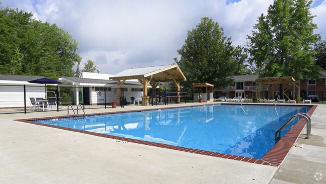 Pool - Solon Park Apartments