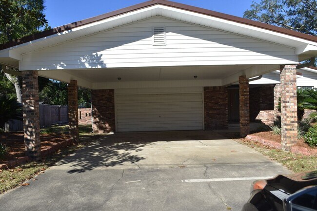 Building Photo - Three Bedroom Two Bath outside Eglin Gates