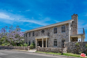 Building Photo - 1036 El Medio Ave