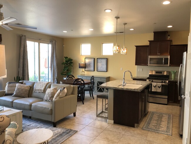 Foto del edificio - 6182 W Bennington Dr