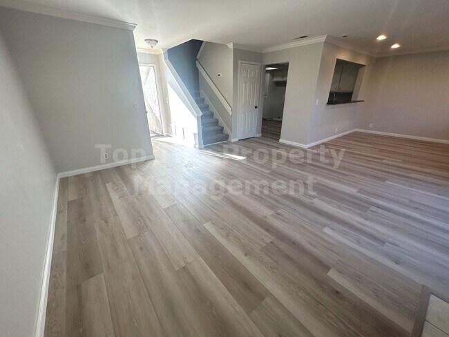 Building Photo - **NEW FLOORING AND REFRIGERATOR - 3 bed / 2.5 bath Townhome in South Carlsbad - Available NOW*****