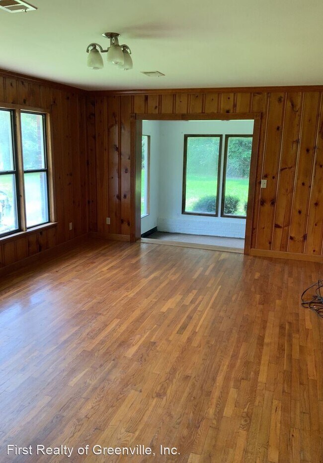 Building Photo - 3 br, 1.5 bath House - 3822 Sandcut Rd
