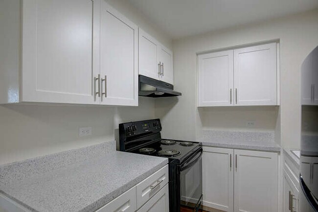 Building Photo - Avon North Apartments