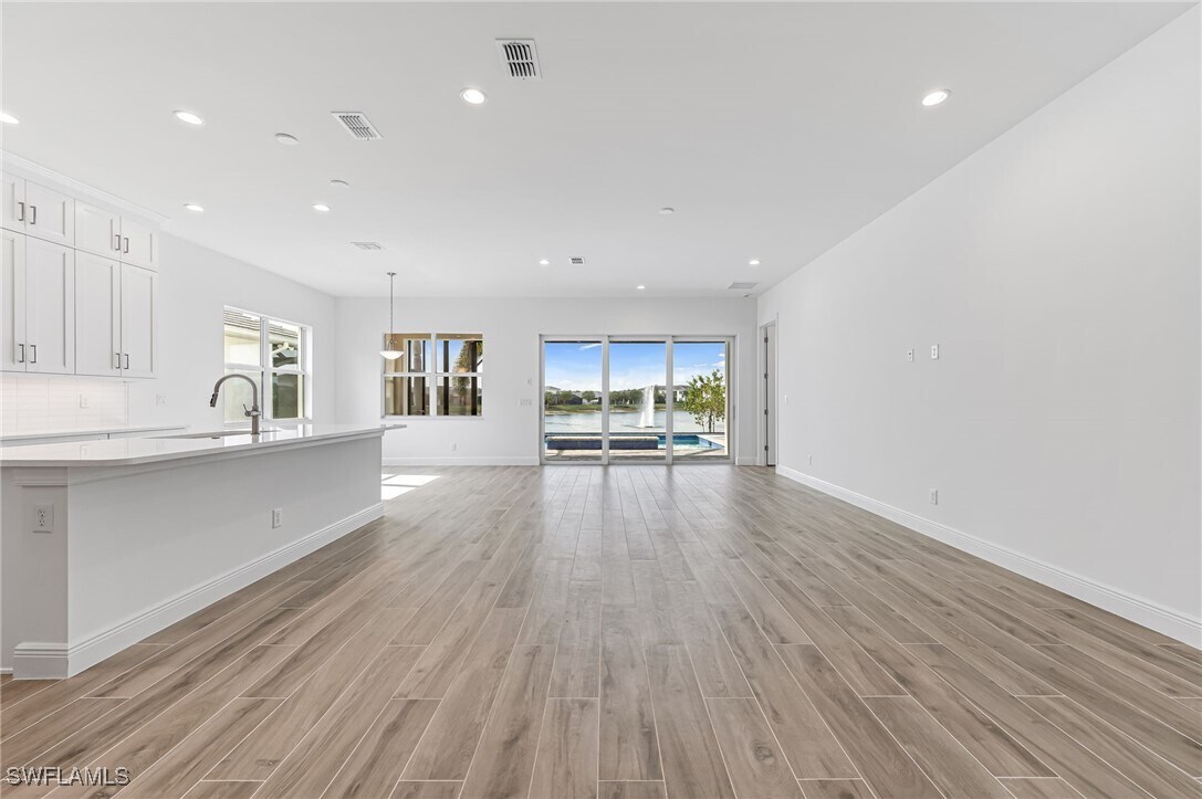 Foto principal - 8786 St Lucia Dr