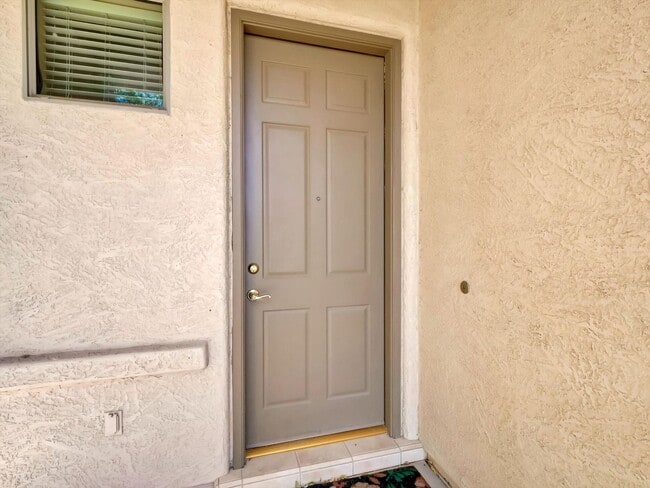 stunning 4-bedroom, 2-bathroom home - stunning 4-bedroom, 2-bathroom home