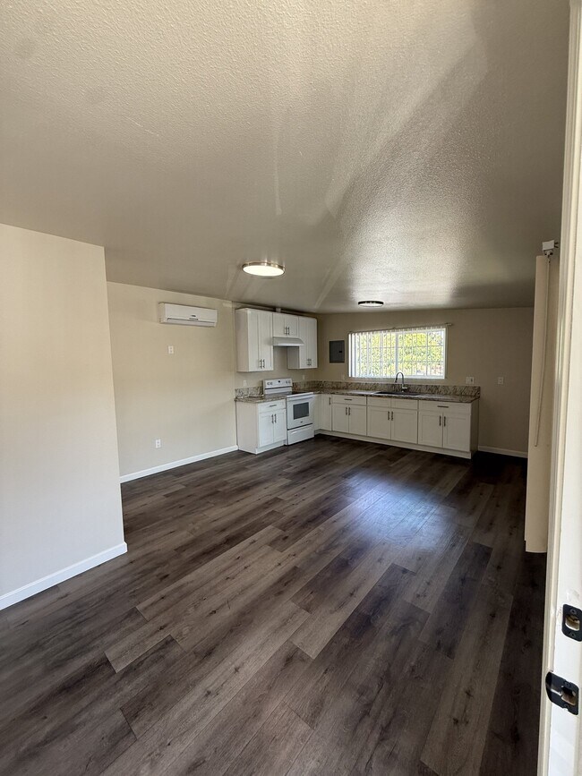 Foto del edificio - 948 N Van Ness Ave