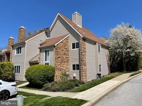 Building Photo - 245 Carriage Ct
