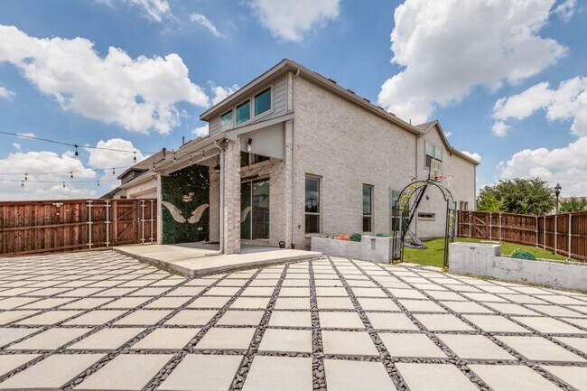 Foto del edificio - 12535 Mercer Pkwy