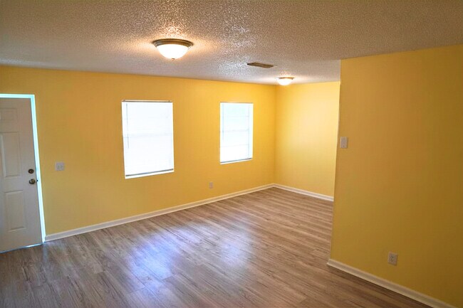 Foto del edificio - 7190 Conant Ave