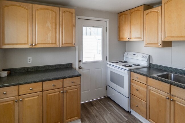 Building Photo - Single Family Home on Spokanes North Side!!