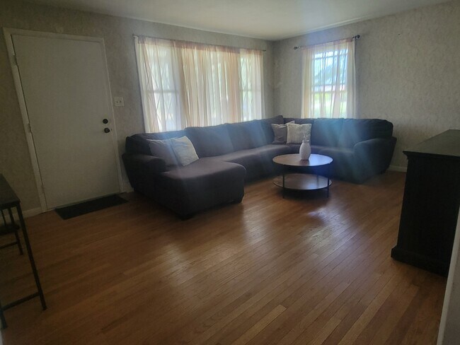 Foto del edificio - 421 Woodside Ave