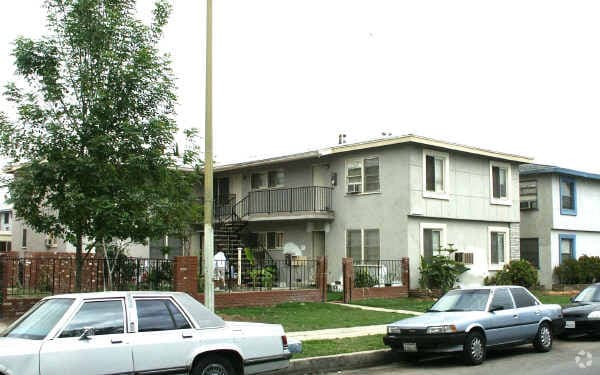  - 20541 Vanowen St