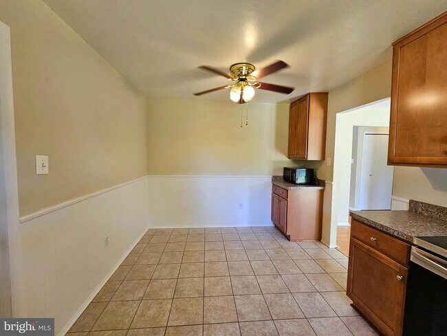 Building Photo - 2293 Four Seasons Dr