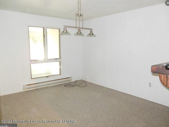 Building Photo - 166 E Holly Ln