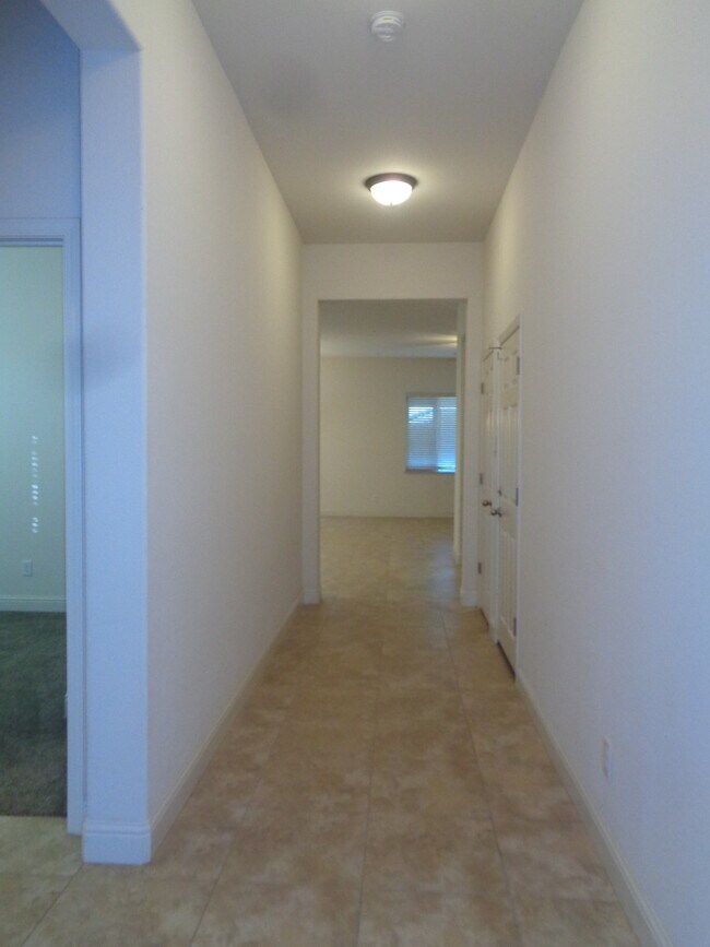 Foto del edificio - 2140 Cling Dr
