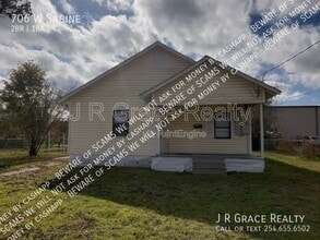 Building Photo - 706 W Sabine St