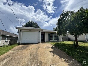 Building Photo - 322 Apple Dr