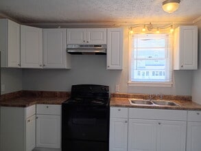 Building Photo - 539 Cedar St