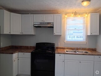 Building Photo - 539 Cedar St