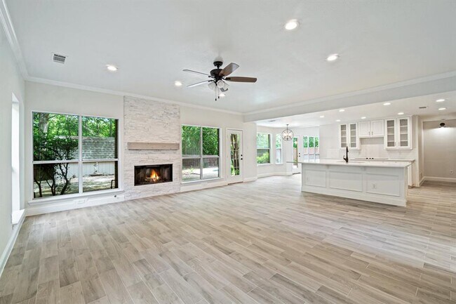Building Photo - 128 Hollywood Dr