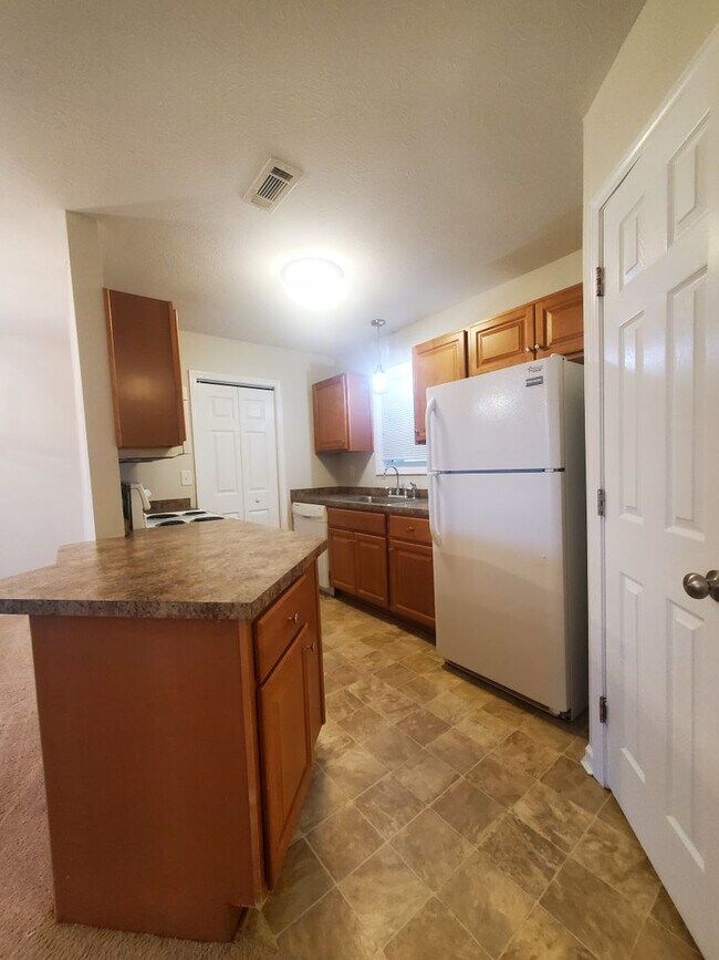 Building Photo - 1006 Brookhollow Dr