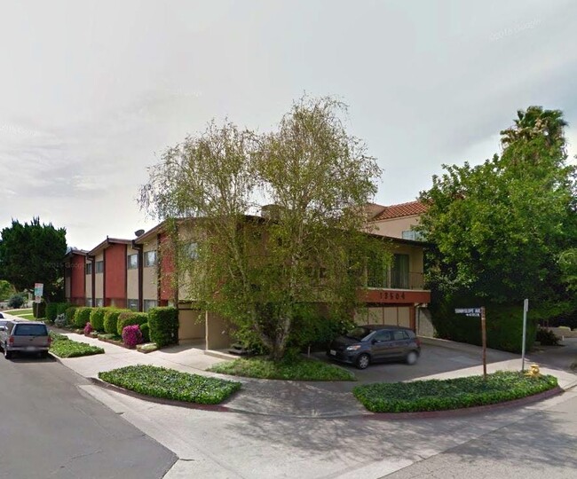 Building Photo - 13504 Moorpark St