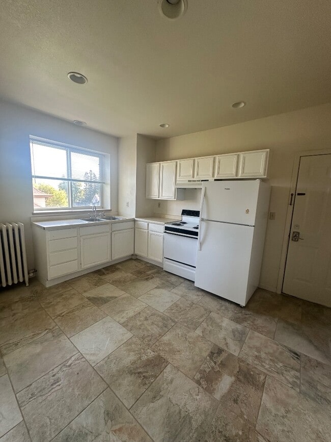 Building Photo - 307 W Central Entrance