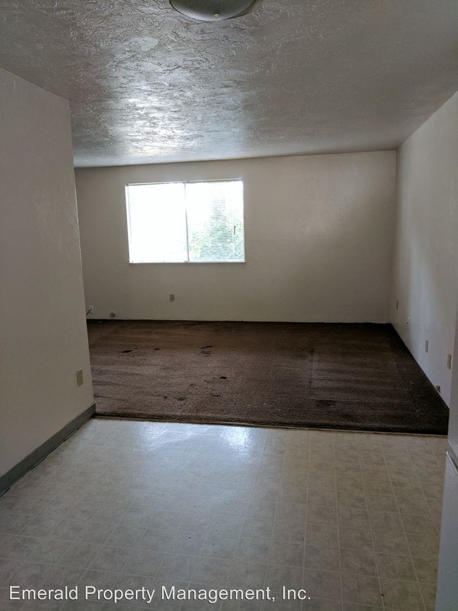 Building Photo - 988 N Cloverleaf Loop