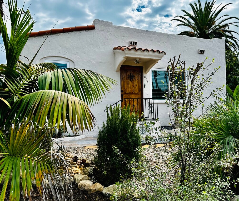 Primary Photo - 915 W Micheltorena St