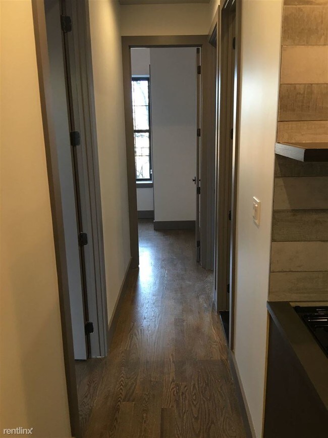 Foto del edificio - 1649 Summerfield St