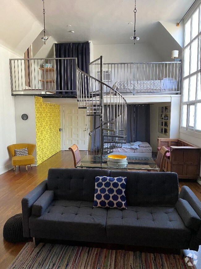 Building Photo - 1146 N Hudson Ave