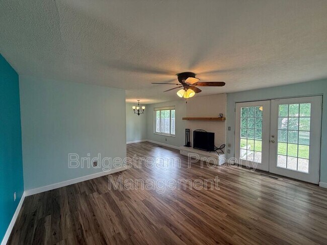 Foto del edificio - 7611 Blossomview Ct