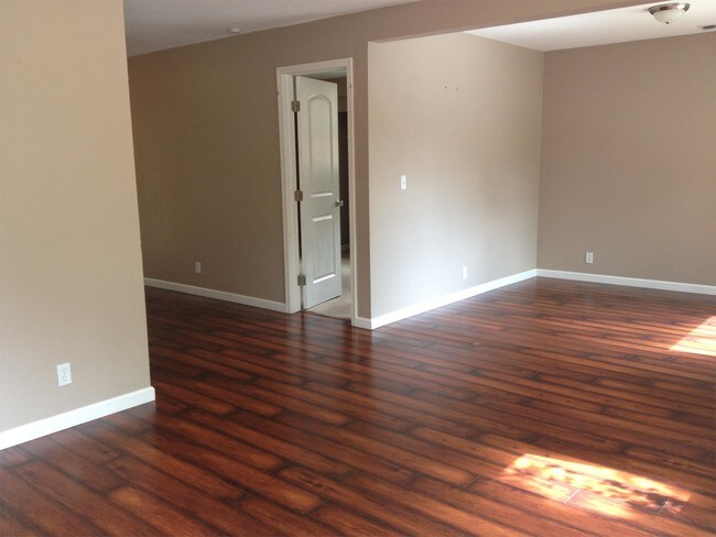 Foto del edificio - 5340 Engle Rd