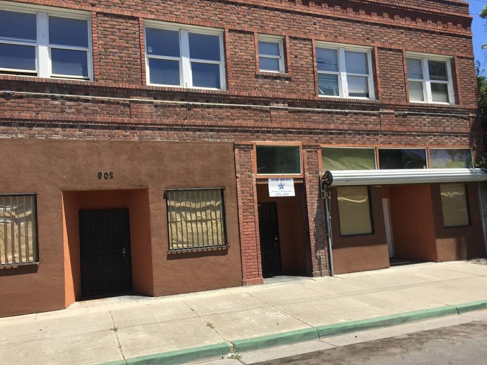Foto principal - 904 S California St