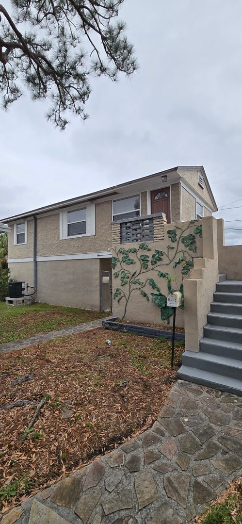 Building Photo - ONE BEDROOM ONE BATHROOM NEWLY RENOVATED A...