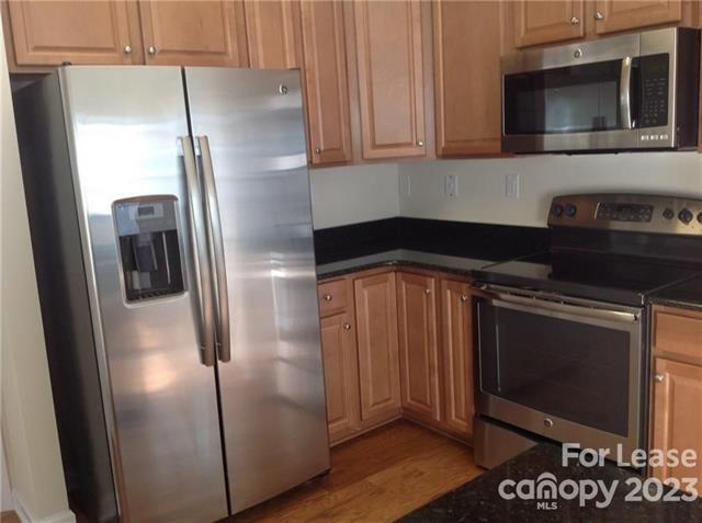 Building Photo - 3303 Tulip Tree Ln