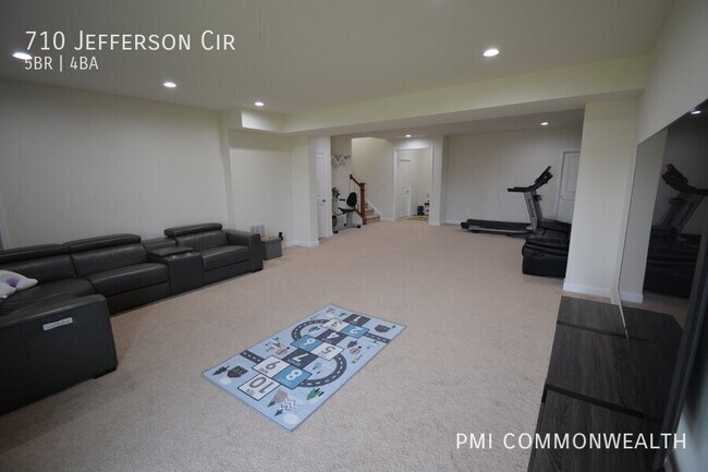 Foto del edificio - 710 Jefferson Cir NW
