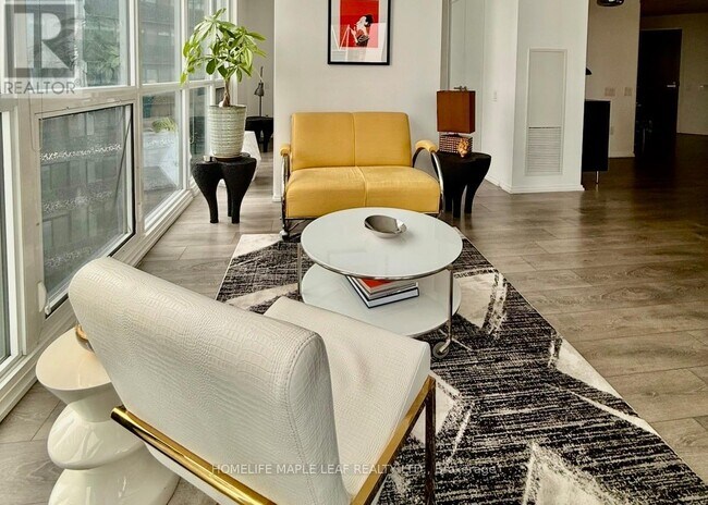 Photo du bâtiment - 45 Charles St E