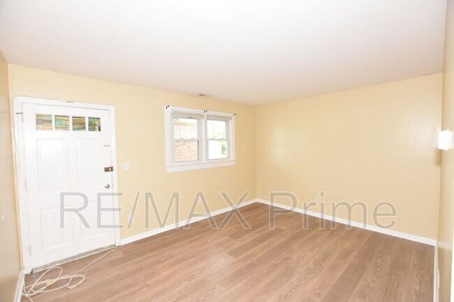 Foto del edificio - 9220 Rippard Ave